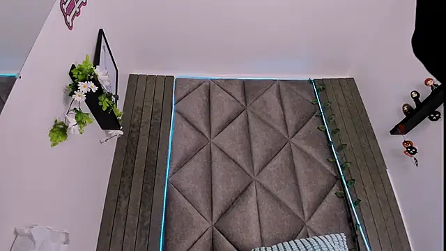 Snapshot of AbbyWathson chatting on 10/30/25, 07:25 AbbyWathson online show from 10/30/25, 07:25