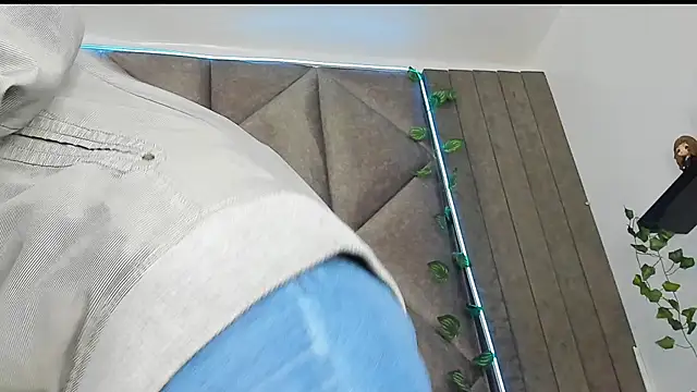 Snapshot of AbbyWathson chatting on 11/08/25, 07:45 AbbyWathson online show from 11/08/25, 07:45