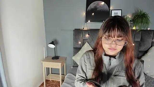 Snapshot of AbbyWathson chatting on 11/19/25, 11:43 AbbyWathson online show from 11/19/25, 11:43