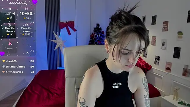 Snapshot of SashaSunlight chatting on 12/29/24, 05:22 SashaSunlight online show from 12/29/24, 05:22