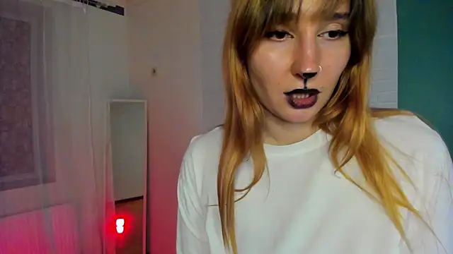 Snapshot of Frostyy_fire chatting on 10/31/25, 08:10 Frostyy fire online show from 10/31/25, 08:10