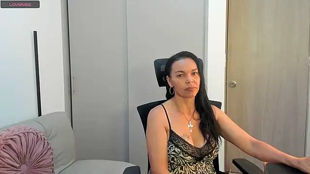 Evawalker  online show from 10/11/25, 12:54