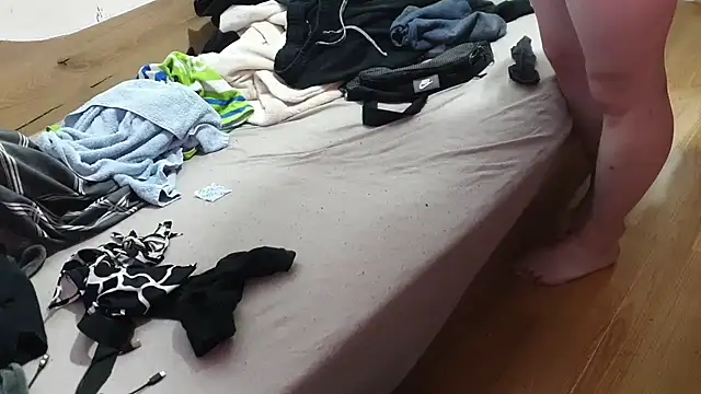 eblata04 online show from 10/19/25, 06:19