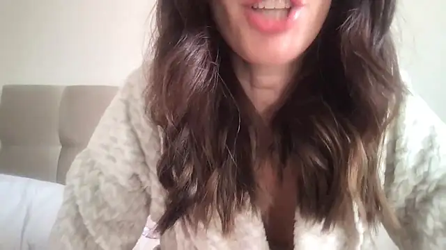 paolajonez online show from 09/19/25, 05:46