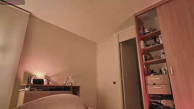 Snapshot of juanasnz99 chatting on 09/27/25, 01:54 juanasnz99 online show from 09/27/25, 01:54