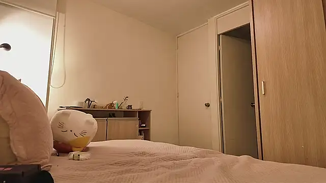 Snapshot of juanasnz99 chatting on 10/19/25, 04:35 juanasnz99 online show from 10/19/25, 04:35