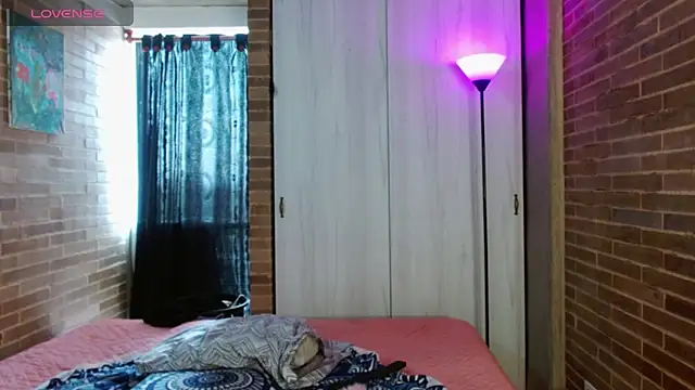 helenacyruss online show from 10/17/25, 05:48