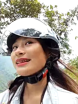 trieungoclnt online show from 10/17/25, 05:10