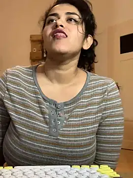 Snapshot of Curvydesifromgermany chatting on 12/27/24, 03:15 Curvydesifromgermany online show from 12/27/24, 03:15