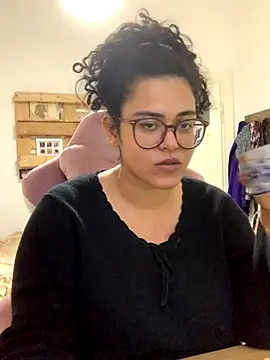 Snapshot of Curvydesifromgermany chatting on 11/24/25, 02:39 Curvydesifromgermany online show from 11/24/25, 02:39