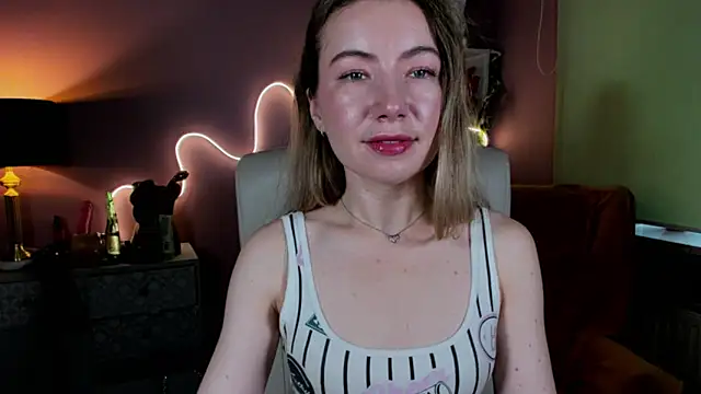 Snapshot of Mia_Tasty chatting on 10/12/25, 01:21 Mia Tasty online show from 10/12/25, 01:21