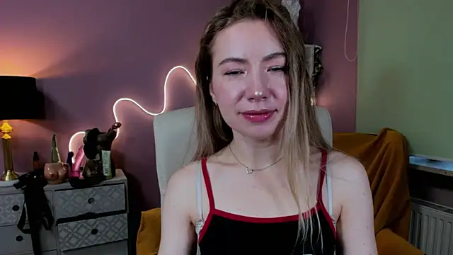 Snapshot of Mia_Tasty chatting on 10/16/25, 06:36 Mia Tasty online show from 10/16/25, 06:36