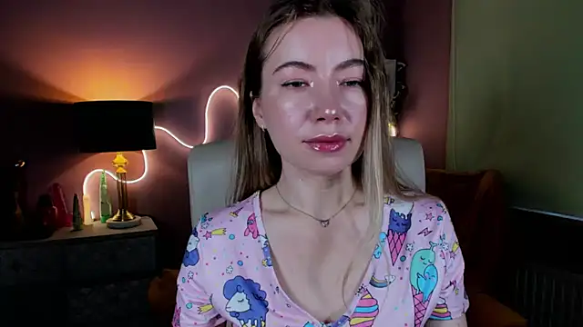 Snapshot of Mia_Tasty chatting on 10/25/25, 06:32 Mia Tasty online show from 10/25/25, 06:32