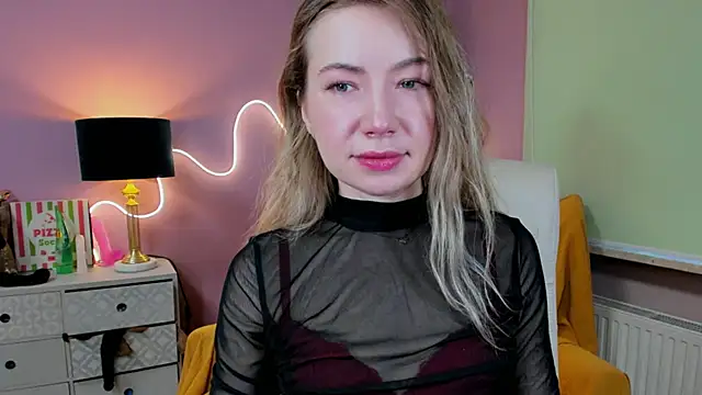 Snapshot of Mia_Tasty chatting on 11/12/25, 07:42 Mia Tasty online show from 11/12/25, 07:42