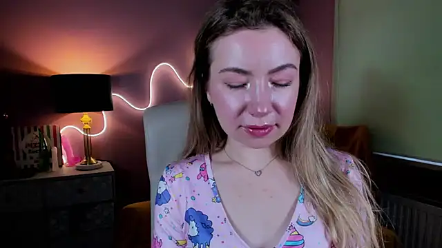 Snapshot of Mia_Tasty chatting on 11/15/25, 08:11 Mia Tasty online show from 11/15/25, 08:11