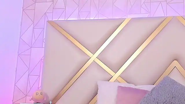 Snapshot of Violettbloss chatting on 02/22/25, 12:49 Violettbloss online show from 02/22/25, 12:49
