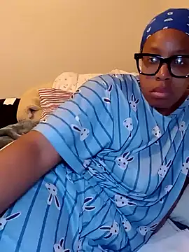 Snapshot of madamsensuale chatting on 12/31/24, 12:32 madamsensuale online show from 12/31/24, 12:32