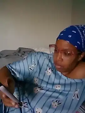 Snapshot of madamsensuale chatting on 12/31/24, 08:02 madamsensuale online show from 12/31/24, 08:02