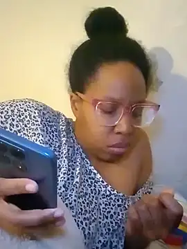 Snapshot of madamsensuale chatting on 01/20/25, 10:15 madamsensuale online show from 01/20/25, 10:15