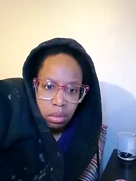 Snapshot of madamsensuale chatting on 02/18/25, 06:15 madamsensuale online show from 02/18/25, 06:15