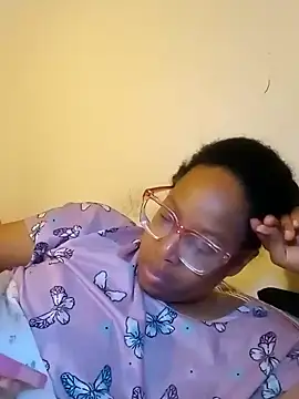 Snapshot of madamsensuale chatting on 02/20/25, 06:28 madamsensuale online show from 02/20/25, 06:28