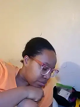 Snapshot of madamsensuale chatting on 03/02/25, 01:26 madamsensuale online show from 03/02/25, 01:26