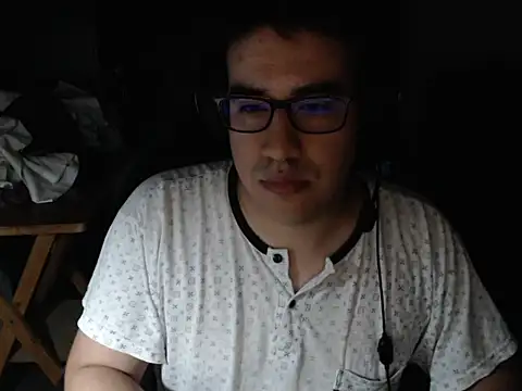 Snapshot of thealfawolf01 chatting on 03/18/25, 12:16 thealfawolf01 online show from 03/18/25, 12:16