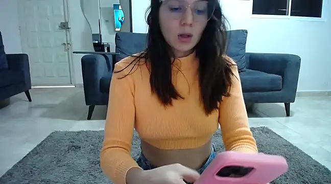 Snapshot of julianamorant chatting on 03/20/25, 06:20 julianamorant online show from 03/20/25, 06:20