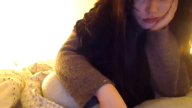 Snapshot of Lynylou chatting on 12/03/24, 08:05 Lynylou online show from 12/03/24, 08:05