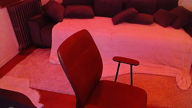 Snapshot of Lynylou chatting on 12/10/24, 11:30 Lynylou online show from 12/10/24, 11:30
