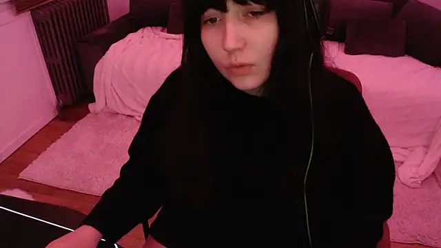 Snapshot of Lynylou chatting on 12/25/24, 03:18 Lynylou online show from 12/25/24, 03:18