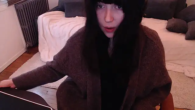 Snapshot of Lynylou chatting on 12/25/24, 02:13 Lynylou online show from 12/25/24, 02:13