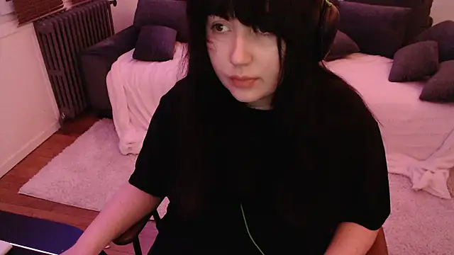 Snapshot of Lynylou chatting on 12/26/24, 06:43 Lynylou online show from 12/26/24, 06:43