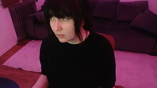 Snapshot of Lynylou chatting on 01/13/25, 01:56 Lynylou online show from 01/13/25, 01:56