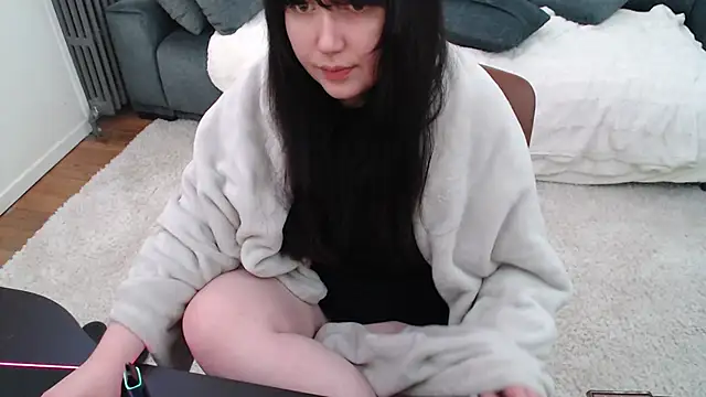 Snapshot of Lynylou chatting on 02/26/25, 02:03 Lynylou online show from 02/26/25, 02:03