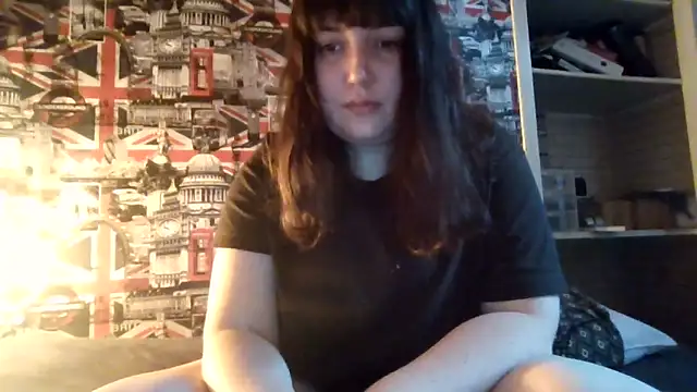 Snapshot of Lynylou chatting on 09/17/25, 07:21 Lynylou online show from 09/17/25, 07:21