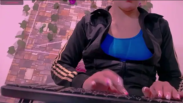 Snapshot of CrazyRousex chatting on 10/09/25, 04:16 CrazyRousex online show from 10/09/25, 04:16