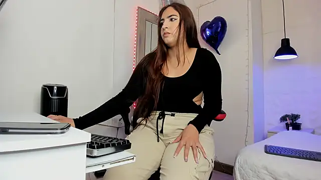 angel hardy dl online show from 02/09/25, 12:19