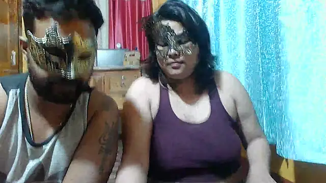 Snapshot of Cutehornycouples chatting on 02/19/25, 06:32 Cutehornycouples online show from 02/19/25, 06:32