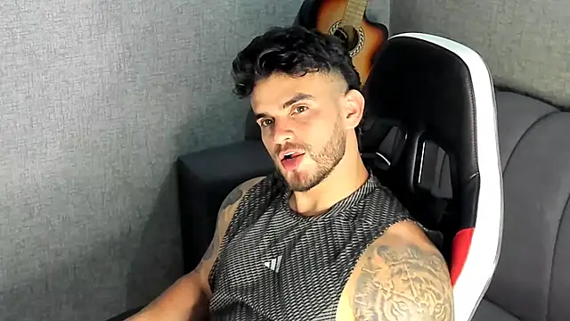 Ricardogo19 online show from 10/17/25, 01:42