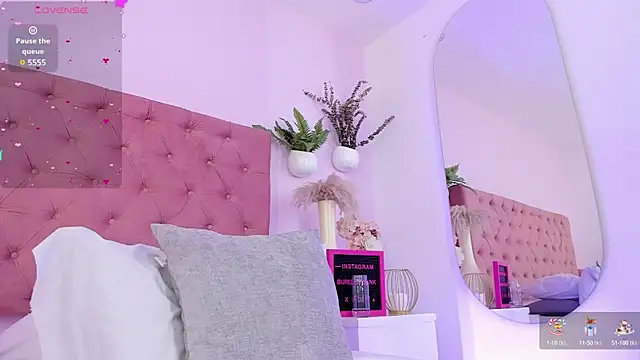 Snapshot of emily_bank chatting on 03/11/25, 01:59 emily bank online show from 03/11/25, 01:59