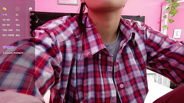 Snapshot of yourcuteneighbourr chatting on 09/10/25, 03:06 yourcuteneighbourr online show from 09/10/25, 03:06