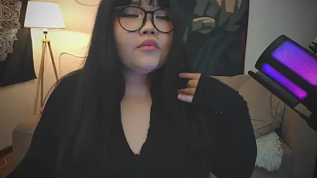 LeyaKan online show from 02/02/25, 10:13