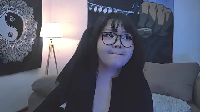 LeyaKan online show from 02/04/25, 11:59