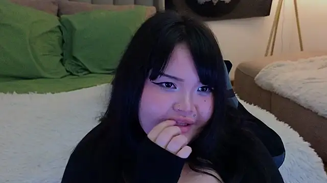 LeyaKan online show from 03/13/25, 12:05