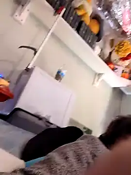 gurlnips online show from 01/06/25, 07:52