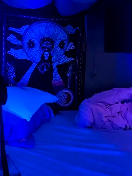 gurlnips online show from 01/31/25, 07:18