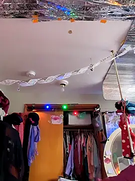 gurlnips online show from 02/01/25, 11:06