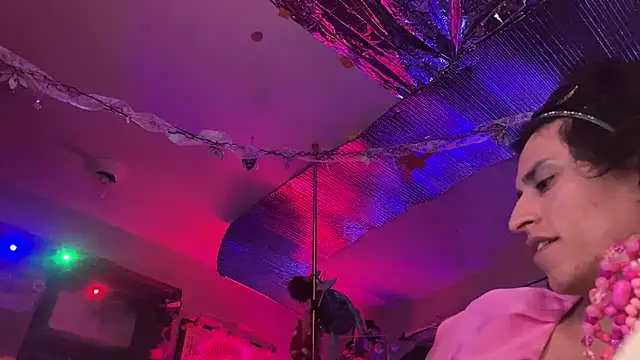 gurlnips online show from 02/02/25, 11:19