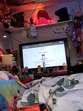 gurlnips online show from 02/02/25, 08:30